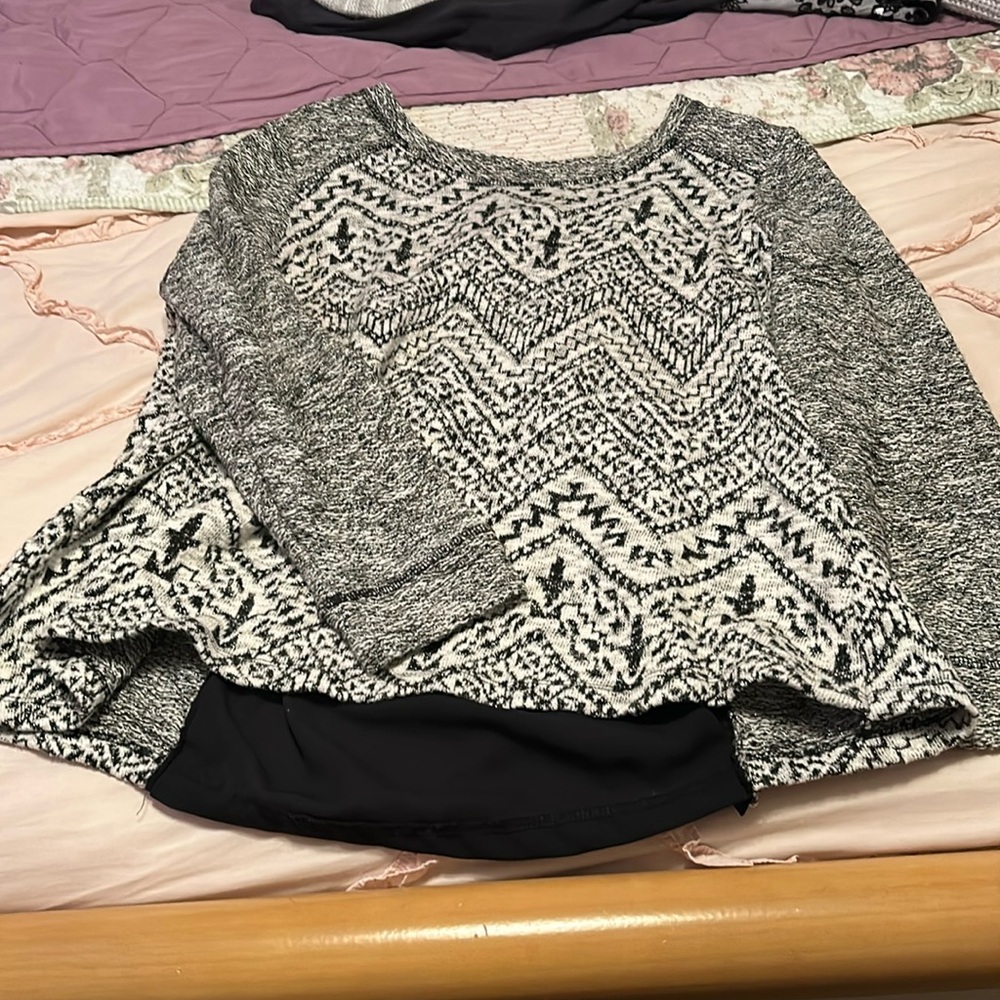 Size XL gray & black patterned sweater
